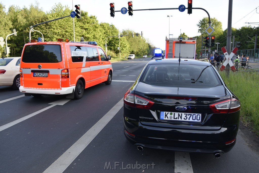 TLF 4 umgestuerzt Koeln Bocklemuend Ollenhauer Ring Militaerringstr P038.JPG - Miklos Laubert